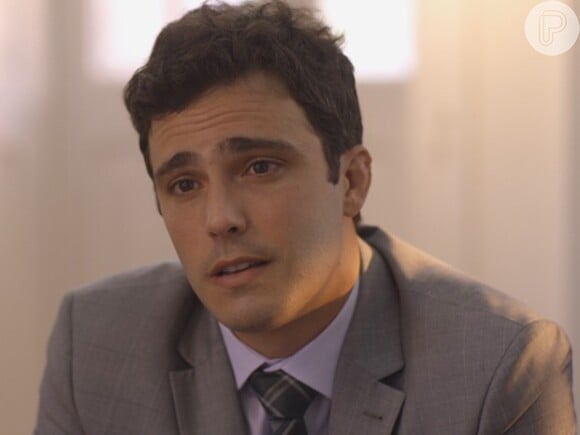 Luís (Thiago Rodrigues) conta a Lígia (Debora Bloch) que Miguel (Domingos Montagner) superou o trauma familiar do passado, na novela 'Sete Vidas'