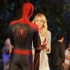 Andrew Garfield e Emma Stone em cena de 'O Espetacular Homem-Aranha 2'