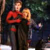 Andrew Garfield atua ao lado da namorada Emma Stone, em 'O Espetacular Homem-Aranha'