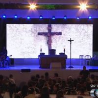 Missa de 7º dia de Cristiano Araújo, morto em acidente, reúne fãs e familiares