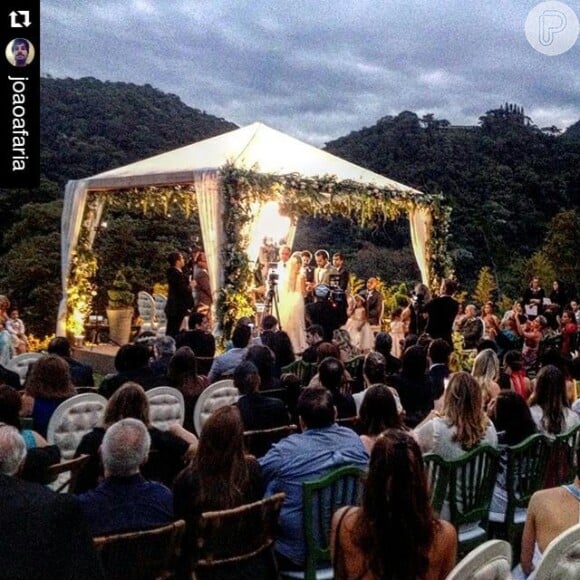 Casamento de Louise D'Tuani e Eduardo Sterblitch aconteceu em uma mansão no Rio de Janeiro e teve festa para 400 pessoas