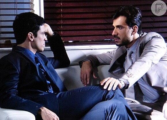 Félix (Mateus Solano) se decepciona com Jacques (Julio Rocha) e acusa o médico de estar enrolando-o para conseguir o lugar de Lutero (Ary Fontoura) no San Magno, em 'Amor à Vida', em 27 de junho de 2013
