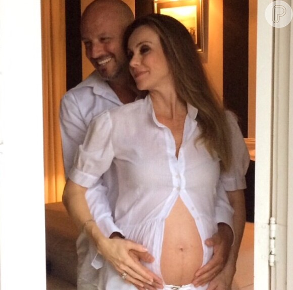Flávia Monteiro e Avner Saragossy fizeram inseminação artificial após tentarem engravidar de forma natural, sem sucesso