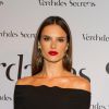 Alessandra Ambrosio escolheu joias que custam mais de R$ 300 mil para prestigiar festa de lançamento da novela 'Verdades Secretas'