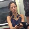 Camila Pitanga anda de metrô no Rio e pede para fãs interagirem: 'Falem comigo'. Atriz de 'Babilônia' não se importou com o flagra feito nesta quinta-feira, 2 de julho de 2015