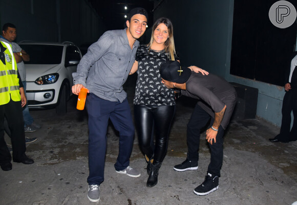 Neymar brincou com grávida antes de prestigiar show de Thiaguinho