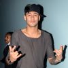 Neymar prestigiou o show do amigo Thiaguinho, em casa noturna de São Paulo