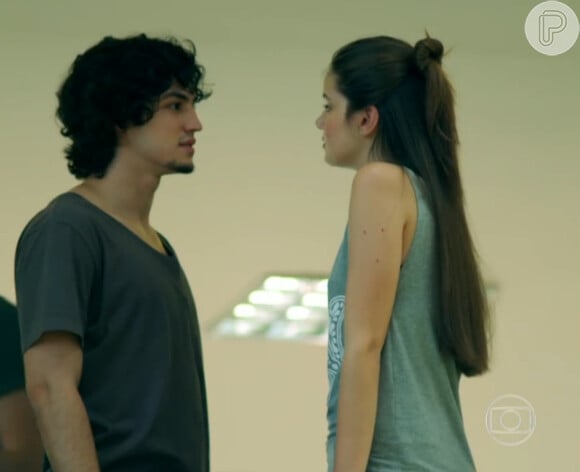 Na novela 'Verdades Secretas', depois que Angel (Camila Queiroz)  virou modelo, Gui (Gabriel Leone) acabou ficando balançado por ela