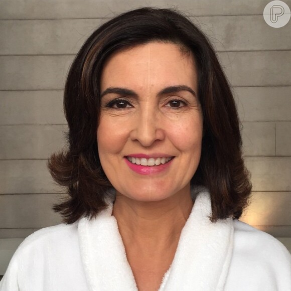 Fátima Bernardes maquiou só metade do rosto na manhã desta sexta-feira, 3 de junho de 2015, e mostrou o resultado no Instagram: 'Maquiar ou não maquiar, eis a questão'
