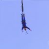 Fábio Porchat salta de bungee jump após perder para Miá Mello em quadro