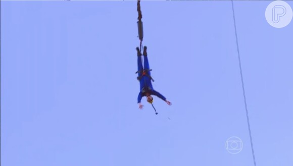 Fábio Porchat salta de bungee jump após perder para Miá Mello em quadro