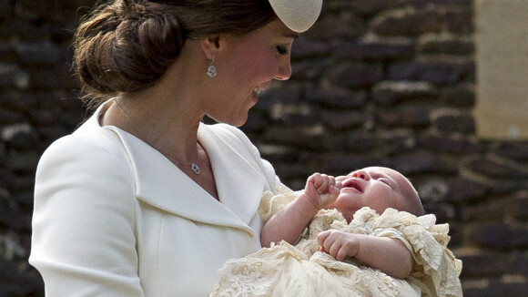 Kate Middleton e príncipe William batizam a filha caçula, Charlotte