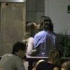 Letícia Spiller beija o marido, Lucas Loureiro