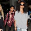 Jada Pinkett Smith, Willow e Jaden chegam ao aeroporto de Los Angeles, em 5 de dezembro de 2012