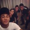 Neymar se diverte com amigos após jogo da Seleção Brasileira