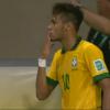 Neymar é flagrado mandando beijo irônico em campo