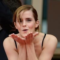Emma Watson diz que só tem 'oito pares de sapatos', será? Descubra nas fotos