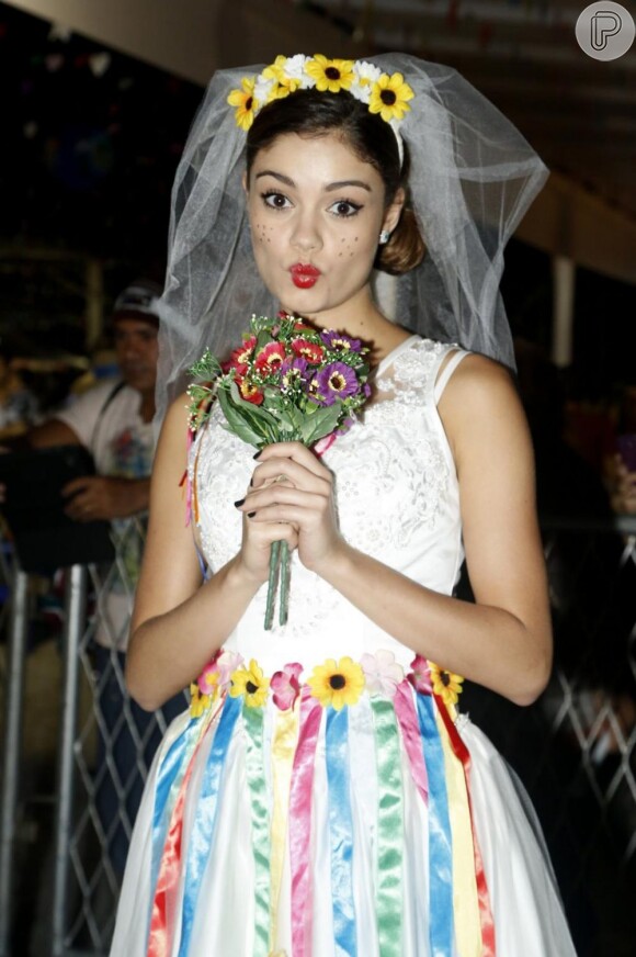 Recentemente, a atriz se caracterizou de noiva caipira na festa junina 'Arraiá da Providência'