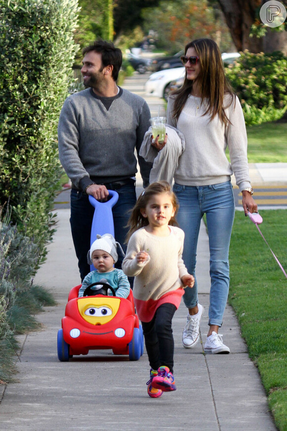 Com o empresário Jamie Mazur, Alessandra Ambrósio teve dois filhos, Anja Louise, de 4 anos, e Noah Phoenix, de 1