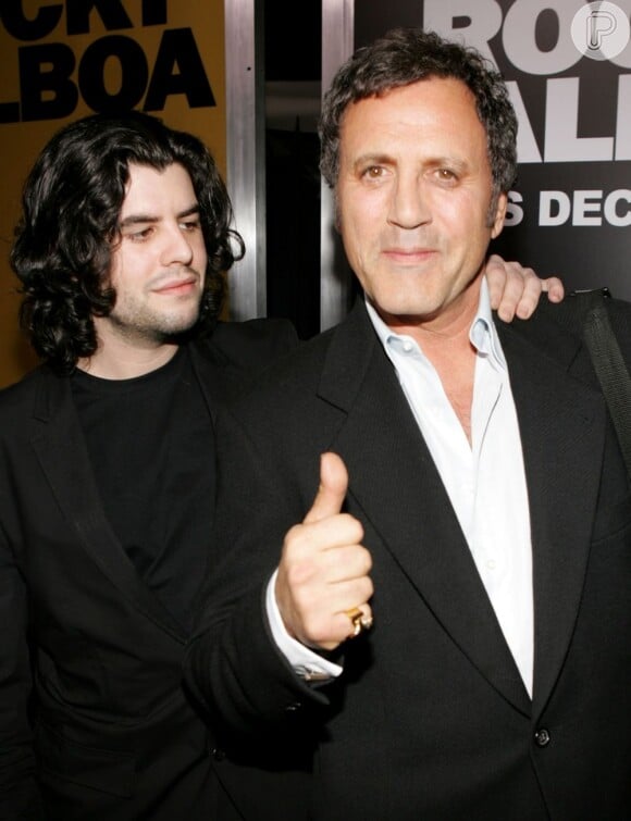 Sage Stallone é filho do ator Sylvester Stallone. Em português, o nome do ator quer dizer sábio
