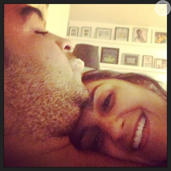 Renata Fontes, noiva de Adriano Imperador, confirma sexo do bebê no Instagram, em 2 de julho de 2013: 'Nossa princesa está vindo'