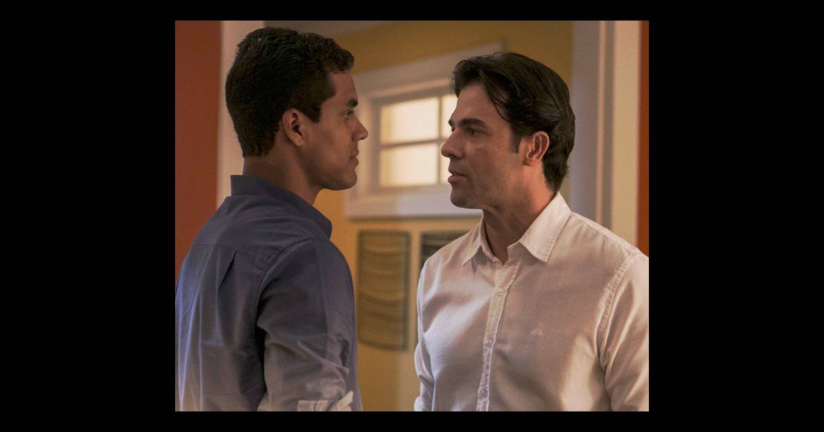 Sérgio (Cláudio Lins) tem sua primeira vez com um homem com Ivan