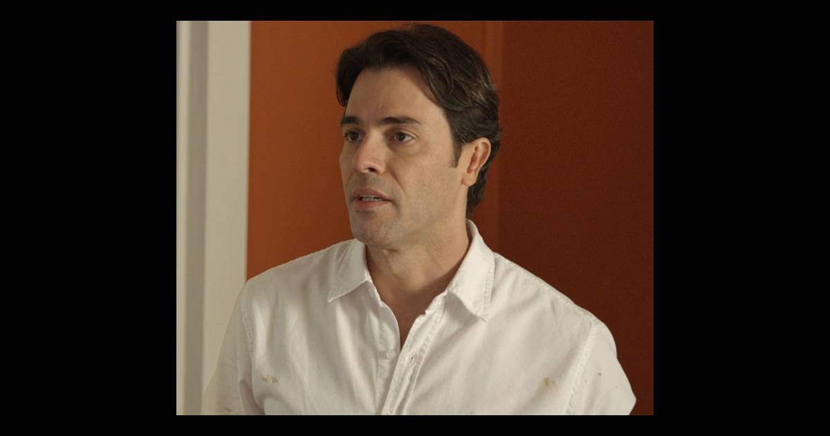 Sérgio (Cláudio Lins) vai visitar Ivan (Marcello Melo Jr.) no hospital