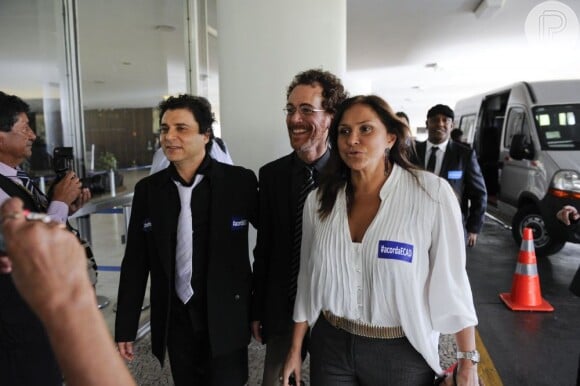 Fafá de Belém, Frejat e Nando Reis chegam ao Senado para pressionar a casa a aprovar a PLS 129/2012