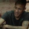 Neymar também contracenou com mulheres tatuadas