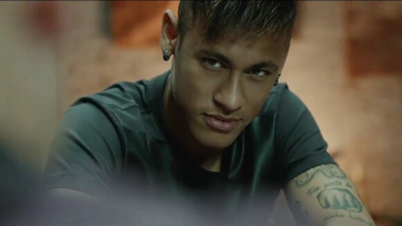 Neymar desafia Ronaldo no pôquer em vídeo promocional de site: 'Muito divertido'