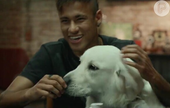 Cachorro de Neymar, Poker também participou do vídeo