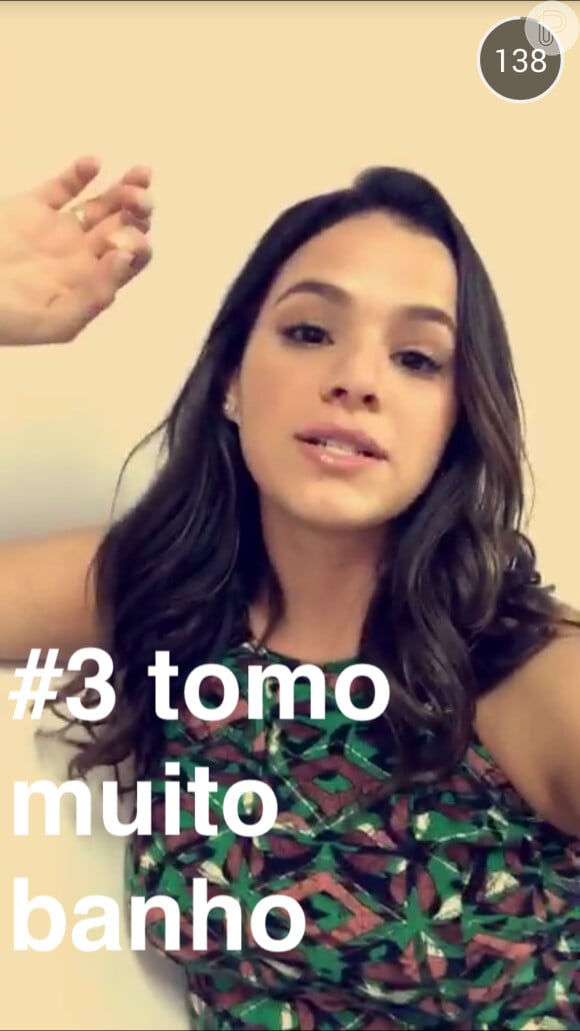 Bruna Marquezine também confessou ter toque por banho: 'Preciso tomar pelo menos dois por dia'