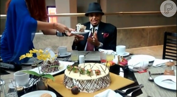 Joe Jackson chegou a ganhar um bolo no dia se deu aniversário