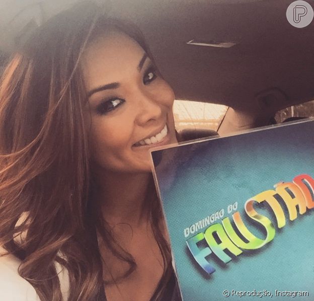 Carol Nakamura volta a ser contratada como assistente do 'Domingão do Faustão' Purepeople Carol Nakamura volta a ser contratada como assistente do 'Domingão do Faustão' Purepeople