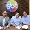 Celso Portiolli renovou o contrato com o SBT por mais 3 anos. Desde 2009 o apresentador está à frente do "Domingo Legal" e agora terá um novo programa na emissora de Silvio Santos.
