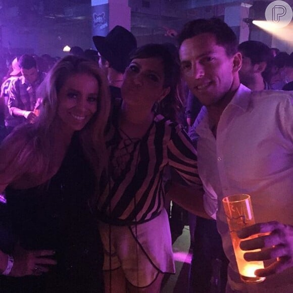 Danielle Winits e Amaury Nunes foram clicados juntos durante o baile A Favorita em Miami, que aconteceu no último final de semana