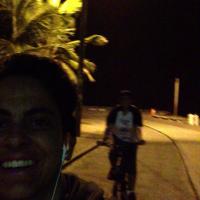 Thammy Miranda se diverte em passeio de bicicleta com amigos: 'Vamos, time'