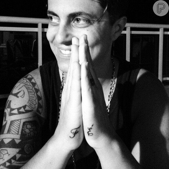 Thammy Miranda faz registro no Instagram da nova tatuagem: 'Fé', em 04 de julho de 2013