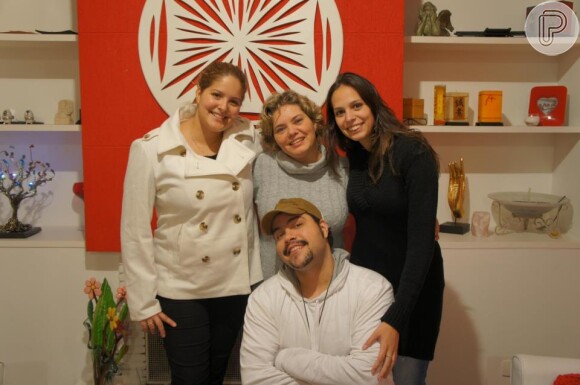 Cíntia Abravanel, primeira filha de Silvio Santos, posa com os filhos Lígia, Tiago e Vivian
 