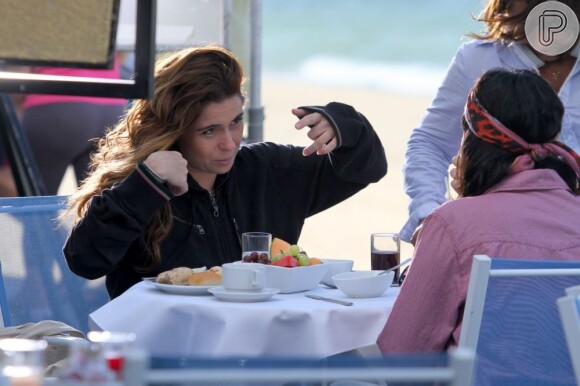 Giovanna Antonelli rodou cenas de 'SOS Mulheres ao Mar' com a atriz Fabíula Nascimento, que será sua irmã no longa