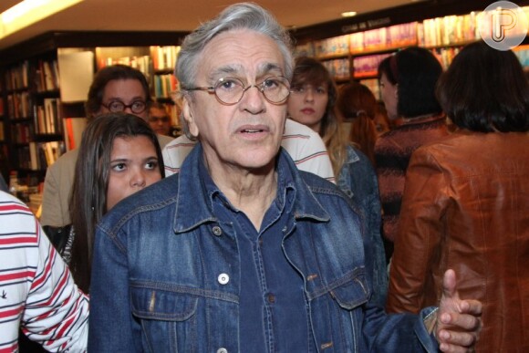 Caetano Veloso prestigia o lançamento do livro  Gil Bem Perto'
