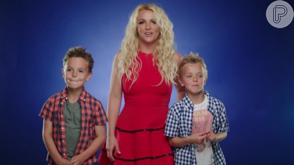 Os filhos de Britney Spears, Sean e Jayden, participam do clipe da música 'Oh La La', trilha sonoroa do filme 'Os Smurfs 2', em 11 de julho de 2013