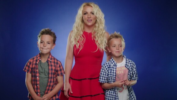 Britney Spears lança o clipe de "Os Smurfs 2" com a participação dos filhos