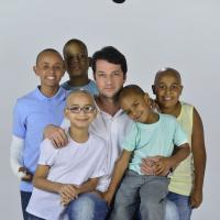 Marcelo Serrado grava campanha em prol da luta contra o câncer infantojuvenil
