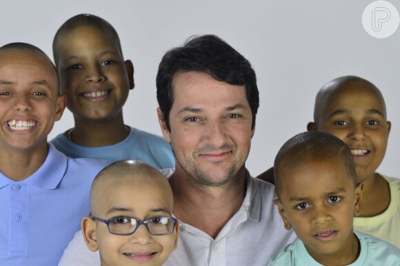 Marcelo Serrado participa de campanha contra o câncer infanto-juvenil