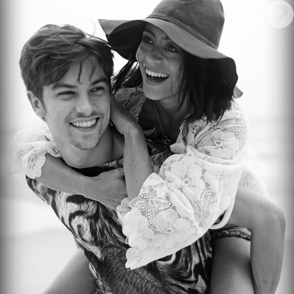 Carol Castro namora o modelo, Raphael Sander. 'Acredito no amor e na fidelidade', disse ela, em entrevista ao jornal carioca 'O Dia'