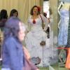 Elizabeth Savalla é flagrada provando vestido de noiva em gravação de 'Amor à Vida', em São Paulo