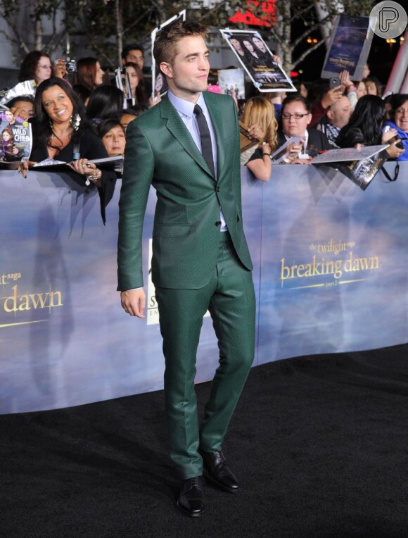 Robert Pattinson usa um terno Gucci na pré-estreia de "Crepúsculo" - capítulo 5: Amanhecer - parte 2, em Los Angeles, em 12 de novembro 2012