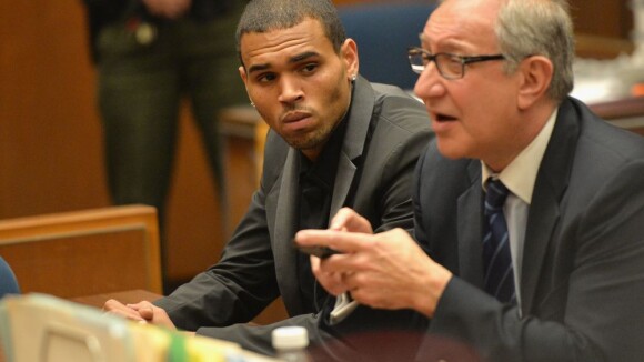 Chris Brown tem liberdade condicional revogada pela Justiça