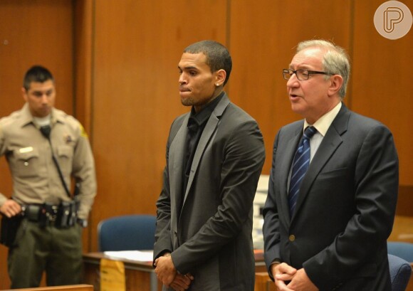 Chris Brown compareceu ao tribunal para audiência sobre acidente de carro